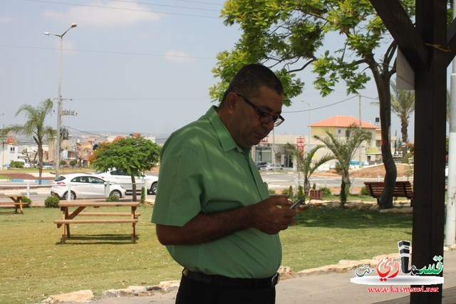رئيس البلدية عادل بدير يشرف على نصب الالعاب الضخمة في المنتزه لاولاد كفرقاسم