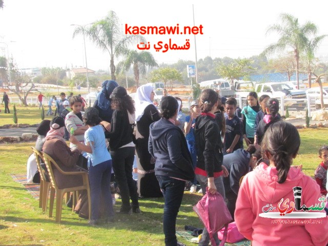 طلاب مدرسة المنار الابتدائية يمرحون في منتزه عبد الكريم قاسم 