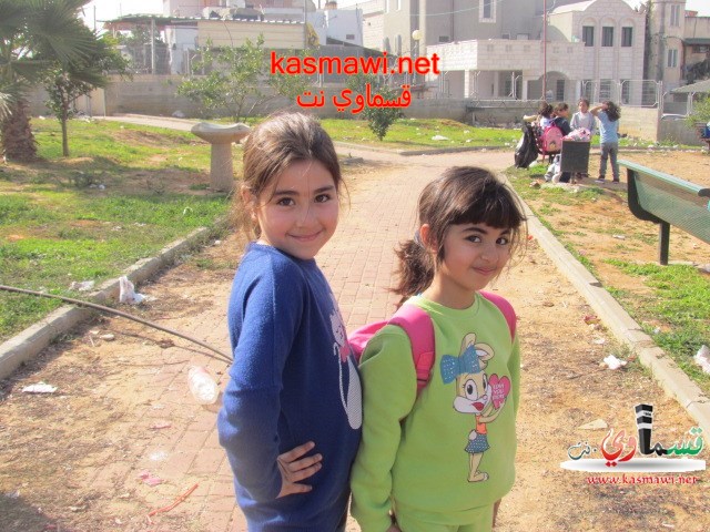طلاب مدرسة المنار الابتدائية يمرحون في منتزه عبد الكريم قاسم 