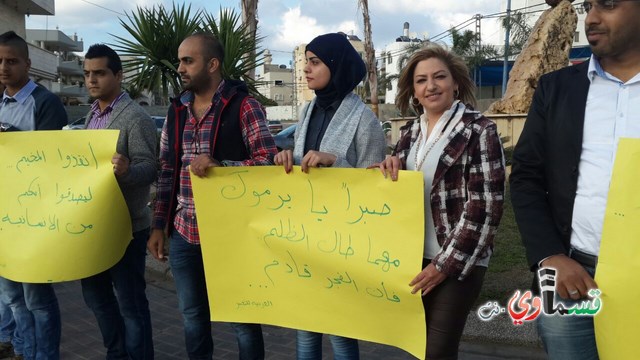 الطيبة : نشطاء العربية للتغيير يتظاهرون في الطيبة تضامنا مع ابناء مخيم اليرموك...انقذوا المخيم