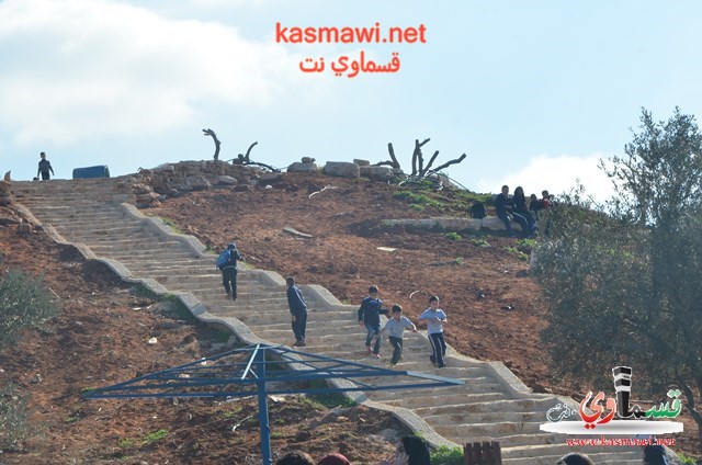 طلاب مدرسة الحياة وبن رشد  يغرسون الاشجار في منتزه عبد الكريم قاسم
