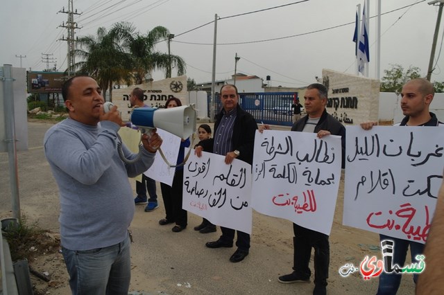 الطيبة : المئات يتظاهرون  من المثلث الجنوبي ضد حادثة اطلاق الرصاص على بيت مالك الطيبة نت 