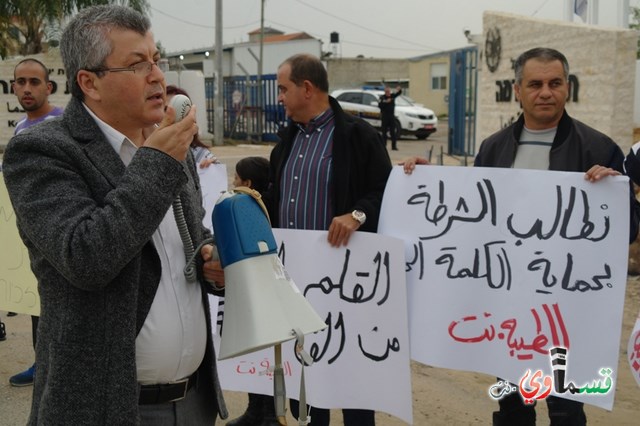 الطيبة : المئات يتظاهرون  من المثلث الجنوبي ضد حادثة اطلاق الرصاص على بيت مالك الطيبة نت 