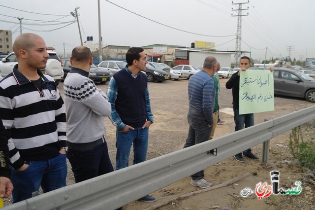 الطيبة : المئات يتظاهرون  من المثلث الجنوبي ضد حادثة اطلاق الرصاص على بيت مالك الطيبة نت 