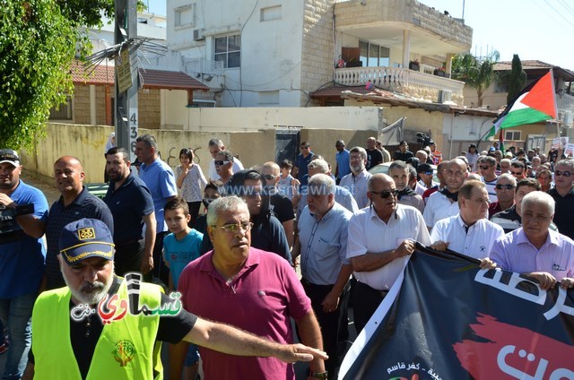  فيديو: الالاف في مظاهرة الشهيد محمد والرئيس عادل بدير  على الشرطة الاختيار محاربة كفرقاسم او عائلات الاجرام 