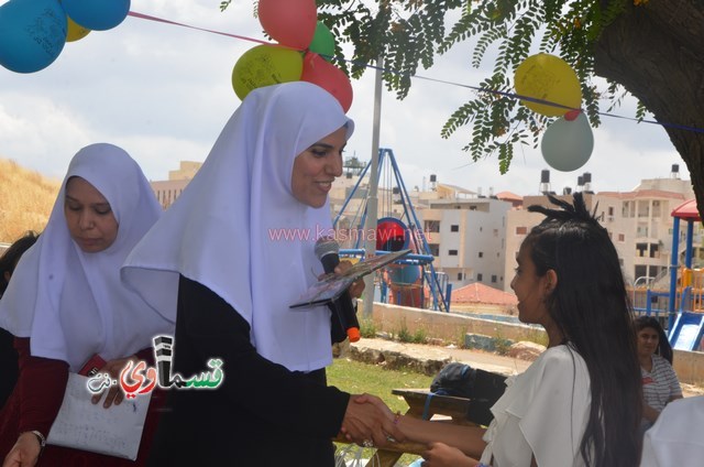 كفرقاسم- فيديو: الرئيس عادل بدير  الأوائل الدينية النواة الاولى لشيخنا المرحوم المؤسس وصرح تعليمي نفتخر به وتخريج فوج اخر في كرنفال ابداعي جمع الطلاب والأهالي