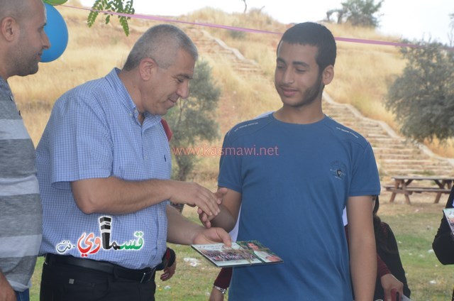 كفرقاسم- فيديو: الرئيس عادل بدير  الأوائل الدينية النواة الاولى لشيخنا المرحوم المؤسس وصرح تعليمي نفتخر به وتخريج فوج اخر في كرنفال ابداعي جمع الطلاب والأهالي