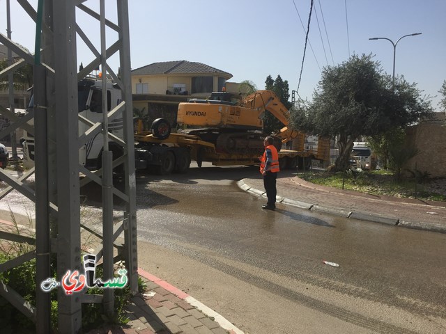 فيديو: قوات كبيرة ومُدججة بالدبابات والصواريخ تهدم اساسات بيت الشيخ غازي عيسى بحجة البناء في ارض المنهال ...