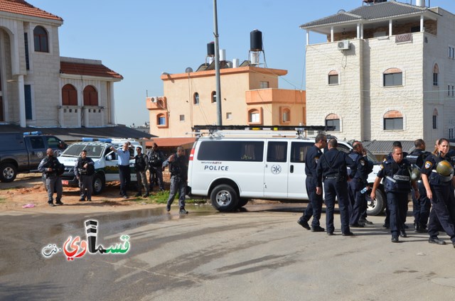 فيديو: قوات كبيرة ومُدججة بالدبابات والصواريخ تهدم اساسات بيت الشيخ غازي عيسى بحجة البناء في ارض المنهال ...