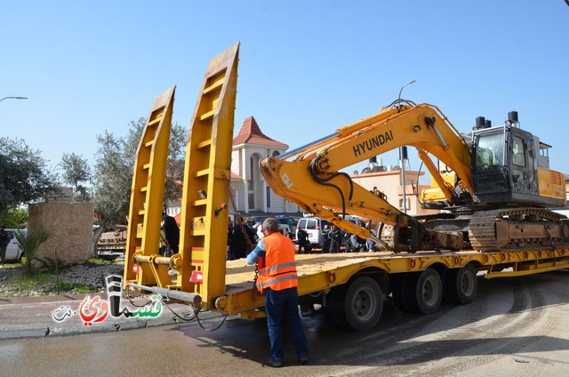 فيديو: قوات كبيرة ومُدججة بالدبابات والصواريخ تهدم اساسات بيت الشيخ غازي عيسى بحجة البناء في ارض المنهال ...