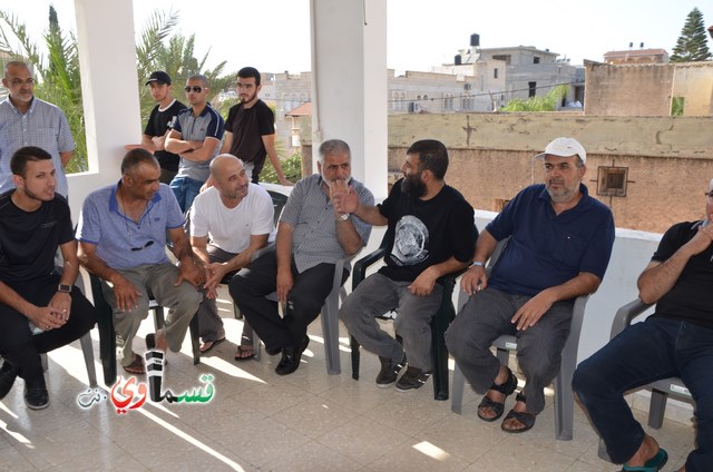   فيديو : المئات في استقبال شيخ الحراسة  والحزن غمر ابتسامتهم والرئيس عادل بدير ستبقى كفرقاسم شامخة بشبابها واهالها ومتصدية للاجرام والمجرمين  الاجرام