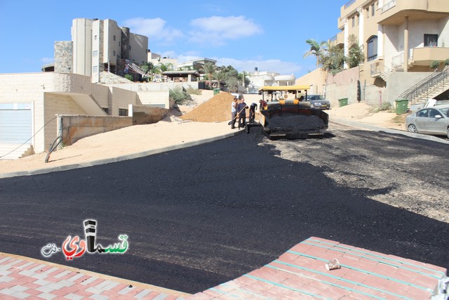 فيديو : تعبيد شارع جبل عوني ومدرسة الحياة بعد طول انتظار ومصاعب عدة بمشاركة رئيس البلدية الذي اكد على استمرار حملة التعبيد