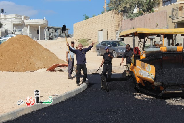 فيديو : تعبيد شارع جبل عوني ومدرسة الحياة بعد طول انتظار ومصاعب عدة بمشاركة رئيس البلدية الذي اكد على استمرار حملة التعبيد