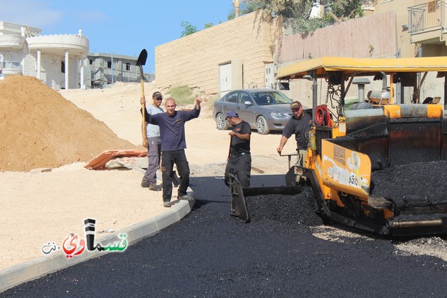 فيديو : تعبيد شارع جبل عوني ومدرسة الحياة بعد طول انتظار ومصاعب عدة بمشاركة رئيس البلدية الذي اكد على استمرار حملة التعبيد