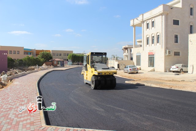 فيديو : تعبيد شارع جبل عوني ومدرسة الحياة بعد طول انتظار ومصاعب عدة بمشاركة رئيس البلدية الذي اكد على استمرار حملة التعبيد