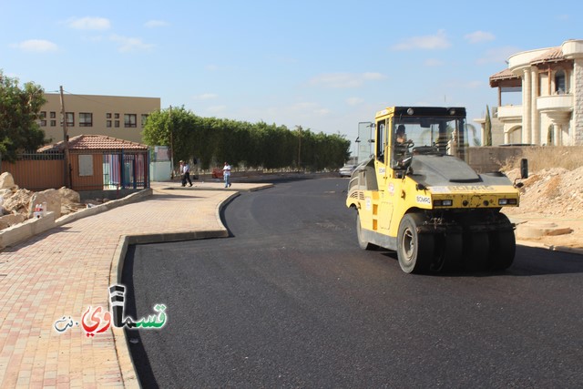 فيديو : تعبيد شارع جبل عوني ومدرسة الحياة بعد طول انتظار ومصاعب عدة بمشاركة رئيس البلدية الذي اكد على استمرار حملة التعبيد