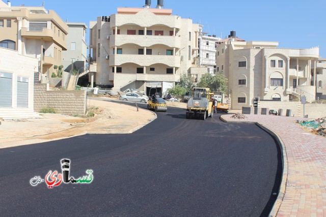 فيديو : تعبيد شارع جبل عوني ومدرسة الحياة بعد طول انتظار ومصاعب عدة بمشاركة رئيس البلدية الذي اكد على استمرار حملة التعبيد