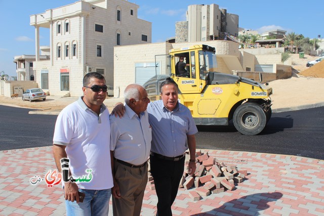 فيديو : تعبيد شارع جبل عوني ومدرسة الحياة بعد طول انتظار ومصاعب عدة بمشاركة رئيس البلدية الذي اكد على استمرار حملة التعبيد