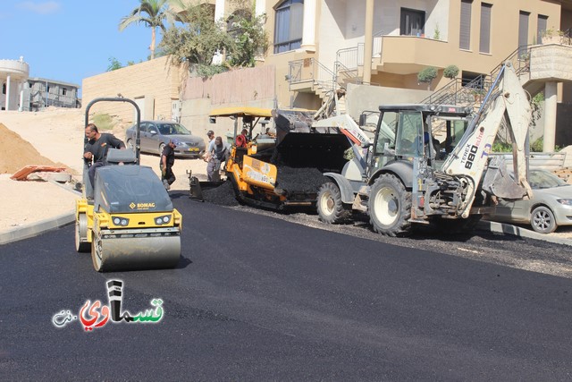 فيديو : تعبيد شارع جبل عوني ومدرسة الحياة بعد طول انتظار ومصاعب عدة بمشاركة رئيس البلدية الذي اكد على استمرار حملة التعبيد