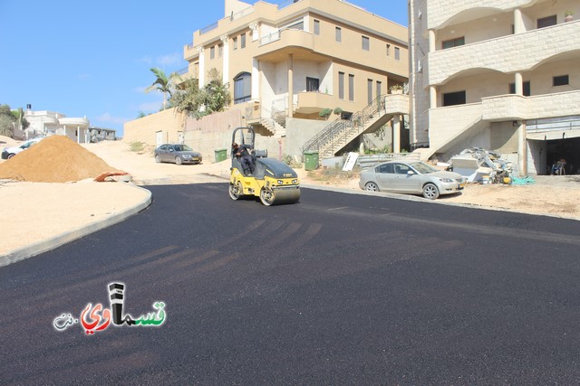 فيديو : تعبيد شارع جبل عوني ومدرسة الحياة بعد طول انتظار ومصاعب عدة بمشاركة رئيس البلدية الذي اكد على استمرار حملة التعبيد