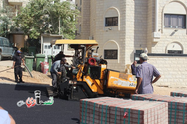 فيديو : تعبيد شارع جبل عوني ومدرسة الحياة بعد طول انتظار ومصاعب عدة بمشاركة رئيس البلدية الذي اكد على استمرار حملة التعبيد