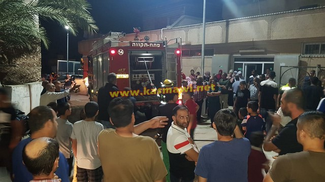 فيديو : كفرقاسم - اندلاع حريق في شقة سكنية بالقرب من الملعب البلدي وطواقم الاسعاف والاطفائية تهرع للمكان 