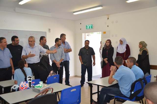 كفرقاسم- فيديو : رئيس البلدية عادل بدير والاستاذ وليد طه يفتتحون العام الدراسي باتقان وسط  فرحة عارمة للطلاب والاهالي 