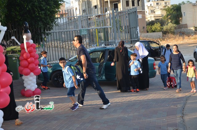 كفرقاسم- فيديو : رئيس البلدية عادل بدير والاستاذ وليد طه يفتتحون العام الدراسي باتقان وسط  فرحة عارمة للطلاب والاهالي 