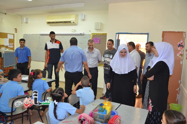 كفرقاسم- فيديو : رئيس البلدية عادل بدير والاستاذ وليد طه يفتتحون العام الدراسي باتقان وسط  فرحة عارمة للطلاب والاهالي 