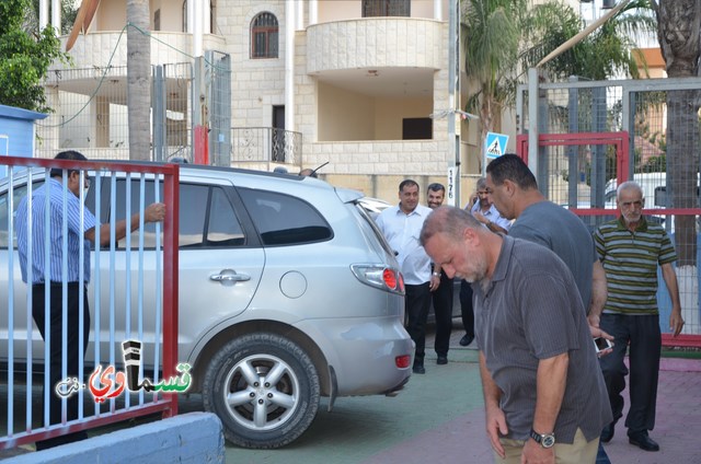 كفرقاسم- فيديو : رئيس البلدية عادل بدير والاستاذ وليد طه يفتتحون العام الدراسي باتقان وسط  فرحة عارمة للطلاب والاهالي 