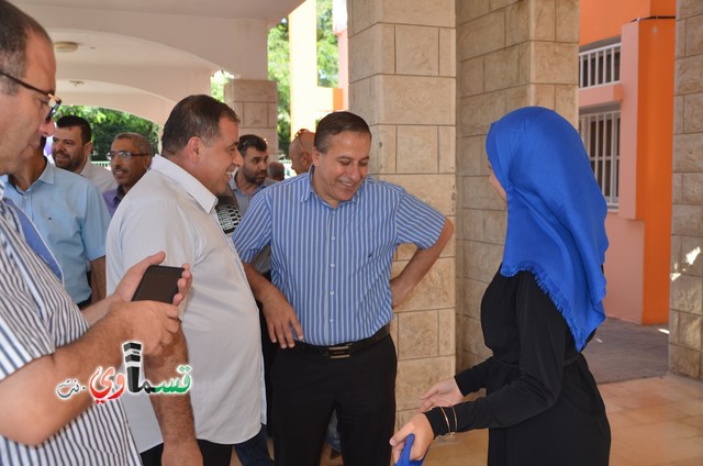 كفرقاسم- فيديو : رئيس البلدية عادل بدير والاستاذ وليد طه يفتتحون العام الدراسي باتقان وسط  فرحة عارمة للطلاب والاهالي 