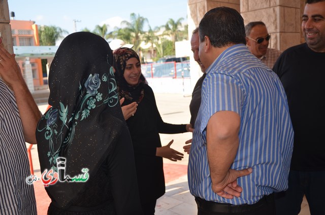 كفرقاسم- فيديو : رئيس البلدية عادل بدير والاستاذ وليد طه يفتتحون العام الدراسي باتقان وسط  فرحة عارمة للطلاب والاهالي 